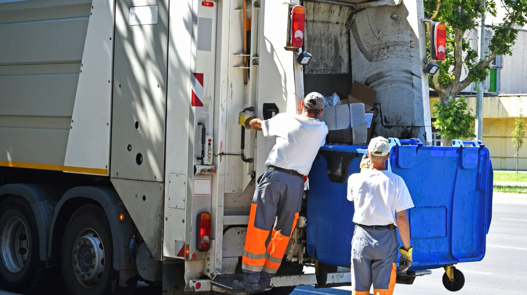 Why Customized Trash Pickup Plans Benefit Commercial Properties
